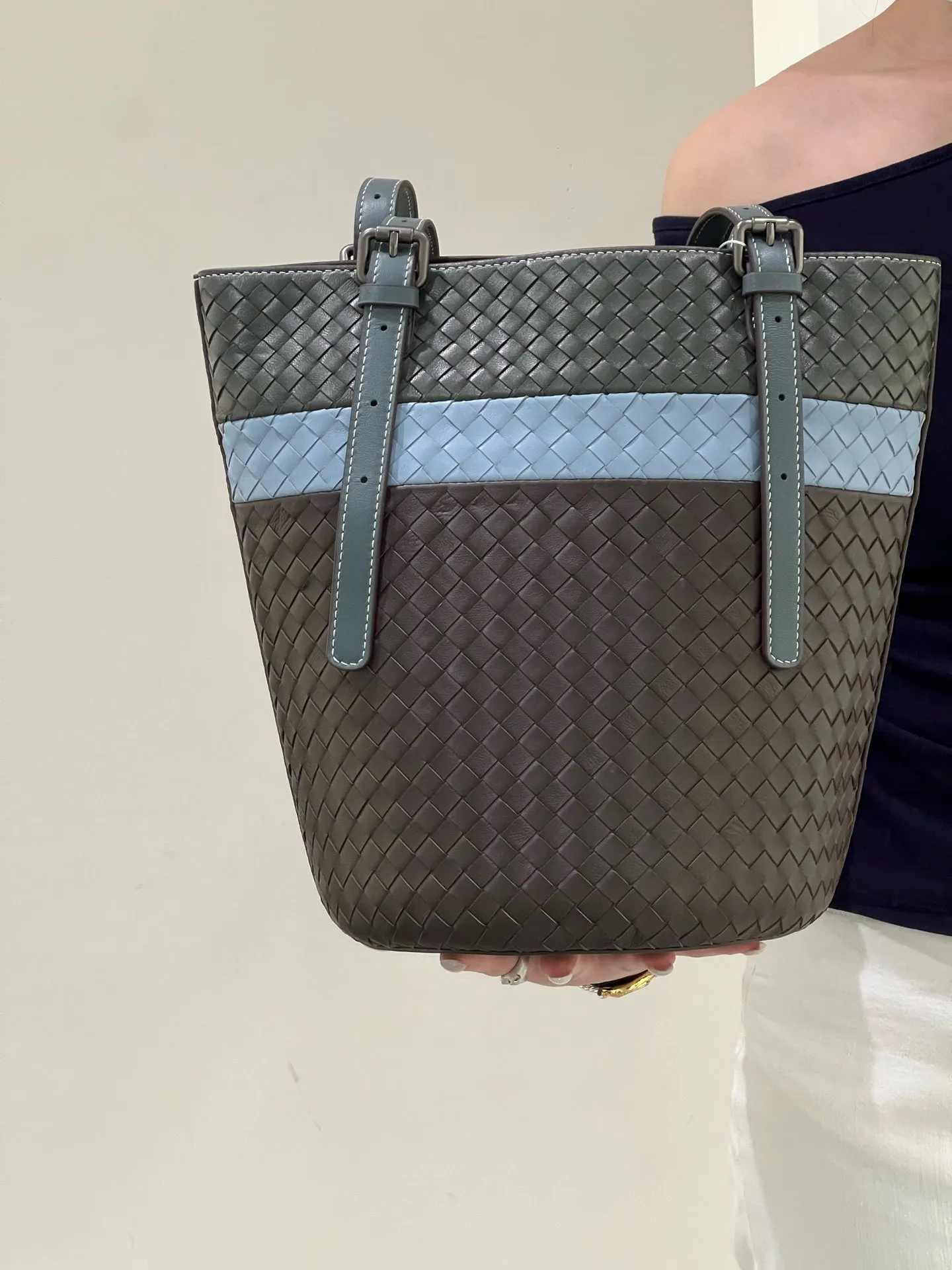 Artisan Sheepskin Bucket Shoulder Bag, Handcrafted Colour-block Weave Bag, Woven Leather Bag | Elegant Wedding Gift