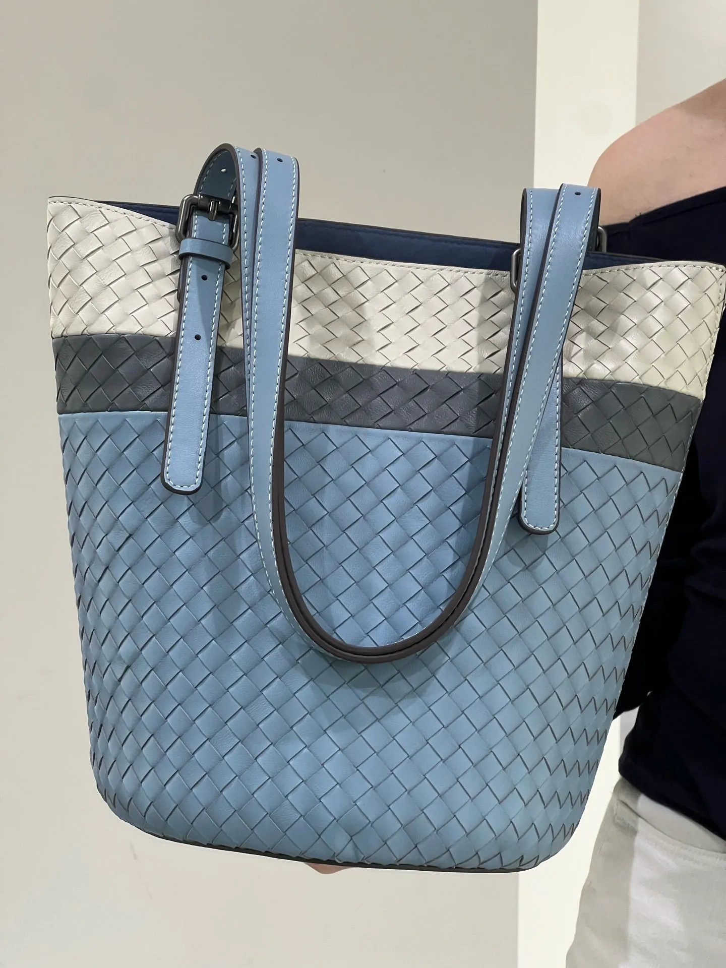 Artisan Sheepskin Bucket Shoulder Bag, Handcrafted Colour-block Weave Bag, Woven Leather Bag | Elegant Wedding Gift