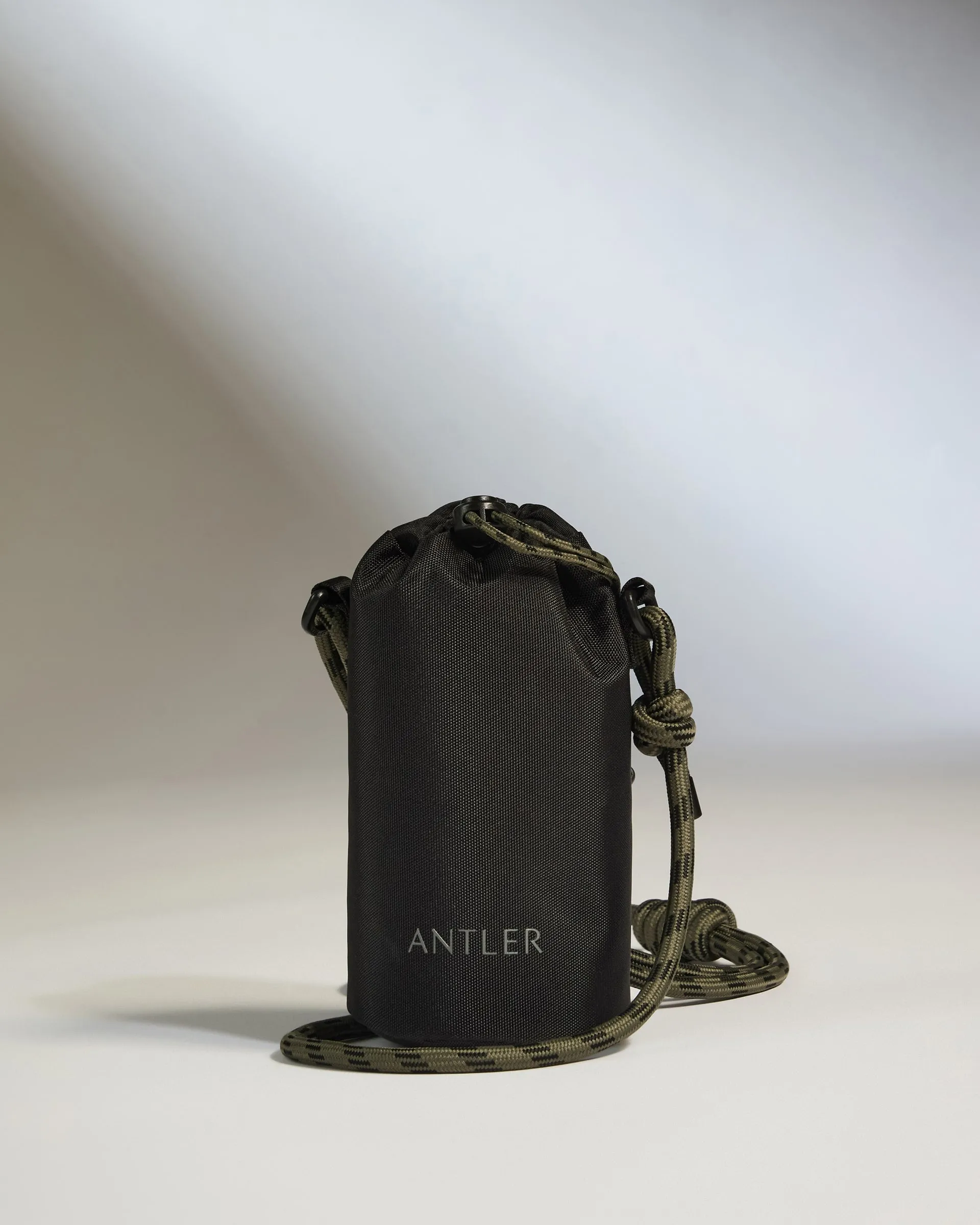 Discovery Bottle Holder in Carbon Black